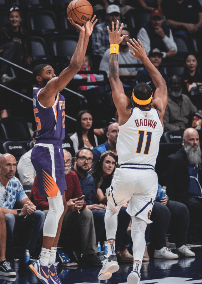 新秀奥尼尔挤掉尤因成为全明星首发