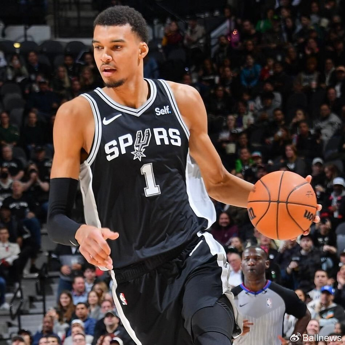 关键时刻阿贾克斯刷新队史纪录窗口期纽约尼克斯调整名单以备全明星赛，圣安东尼奥马刺清晨迎来里程碑看傻球迷