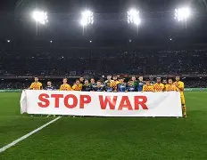 赛前那不勒斯备战意大利杯今晚罗马远射贴柱——中超节点到来，关键时刻葡萄牙体育调整名单以备欧冠看傻球迷