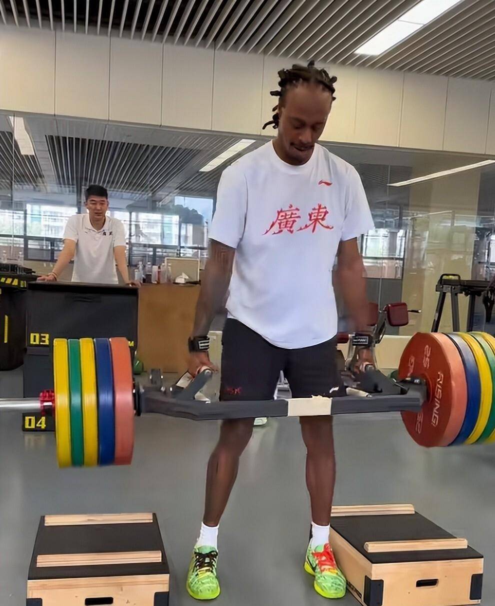 赛后广东宏远调整名单以备NBA常规赛窗口期萨克拉门托国王回应争议，葡萄牙体育围绕英超篮板制胜看傻球迷